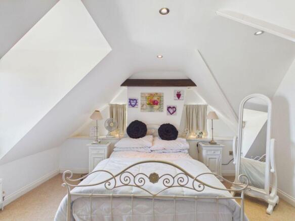 2 bed Apartment for sale Image 9