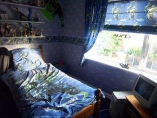 BEDROOM 2