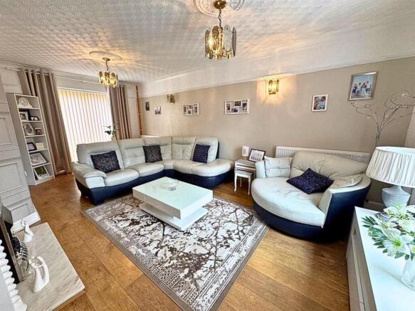 Lounge/ Dining Room
