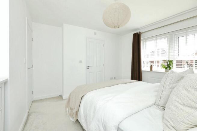 4 bed Detached for sale Image 12
