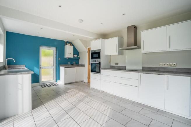 3 bed Semi-Detached for sale Image 4