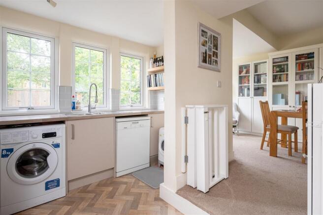 3 bed Semi-Detached for sale Image 8