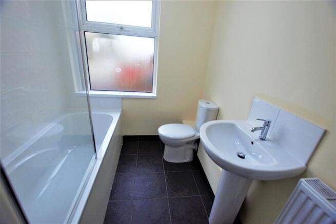 2 bed Terraced to rent Image 4