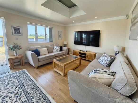 SCR_OpenPlanLivingRoom1.JPEG