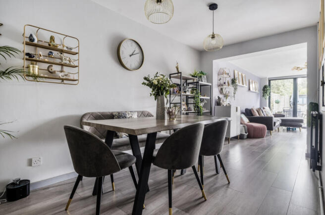 1362993-15-68dfc8...