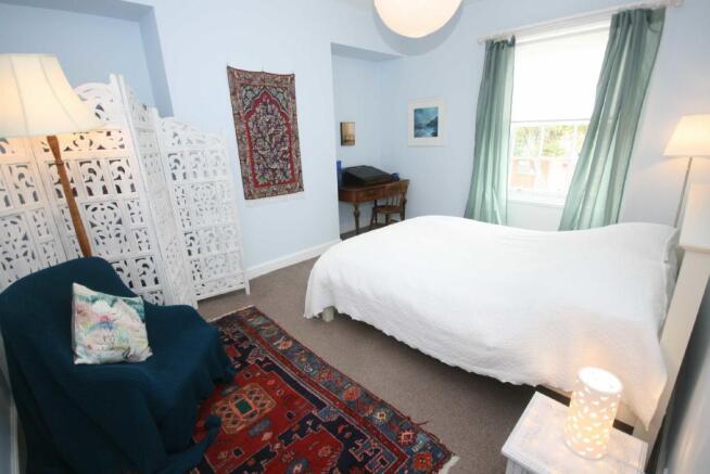FRONT DOUBLE BEDROOM