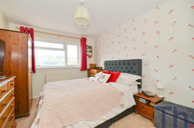 Bedroom 1.JPG
