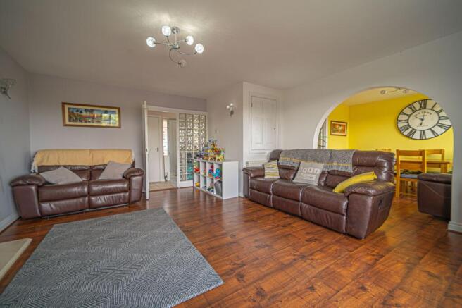 Glanwern Rise, Newport, NP19 photo 4