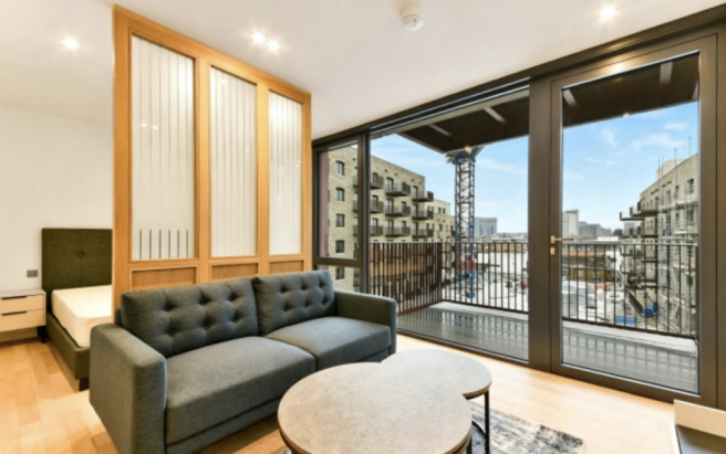 Studio Flat to rent Brent Way, Brentford TW8