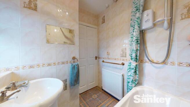 Bathroom 2.jpg