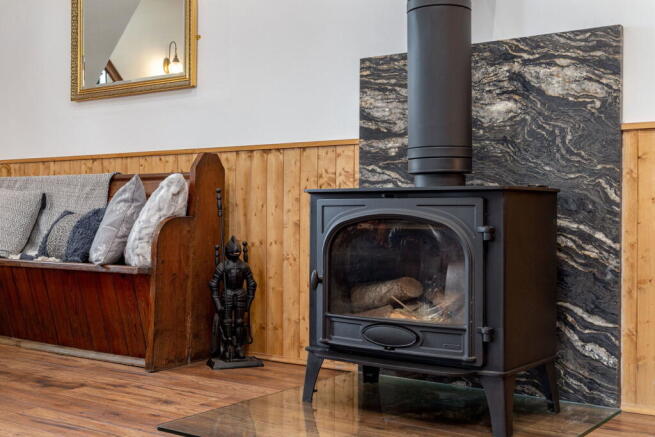 5 bed Detached for sale Image 12