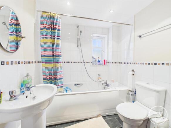 2 bed Flat to rent Image 9