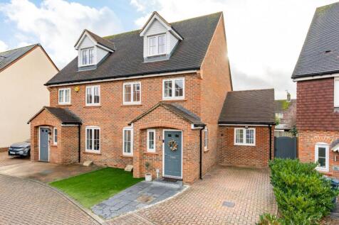 Farm Close, Ware, SG12