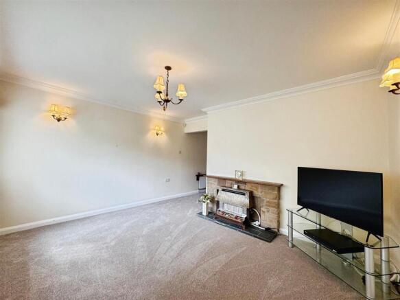 3 bed Detached Bungalow for sale Image 4