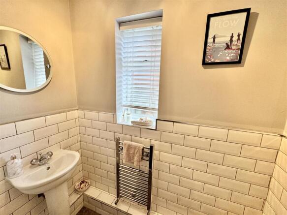 4 bed Semi-Detached for sale Image 11