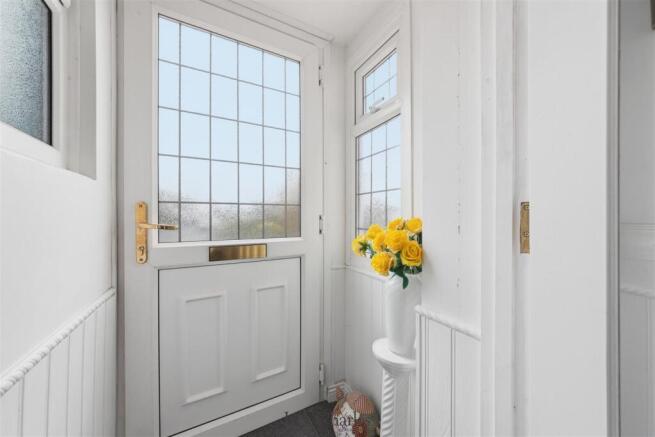 27 Croft Close-21.jpg
