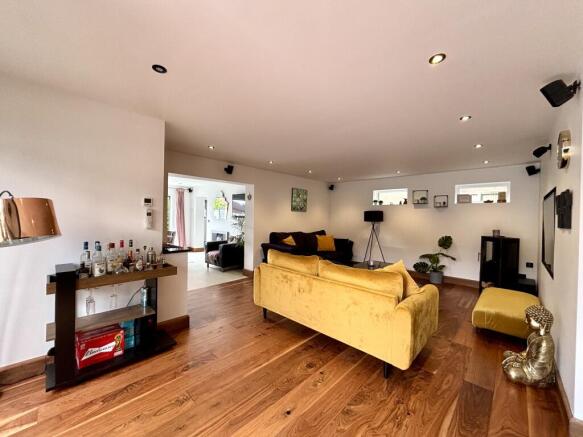 4 bed Detached for sale Image 8