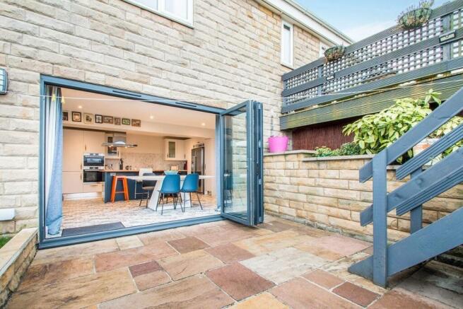 5 bed Detached for sale Image 7