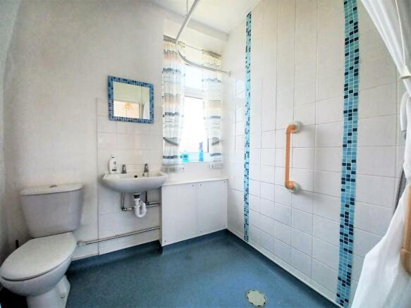 Bathroom.jpg