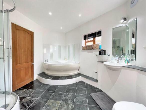 En-Suite Bathroom