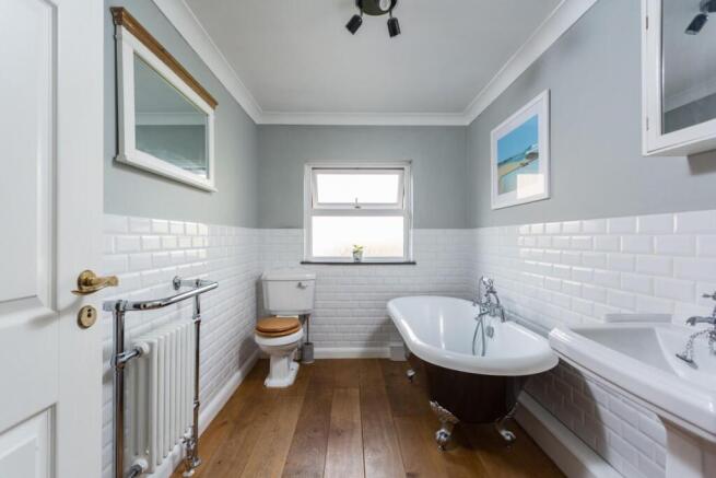 4 bed Detached for sale Image 11