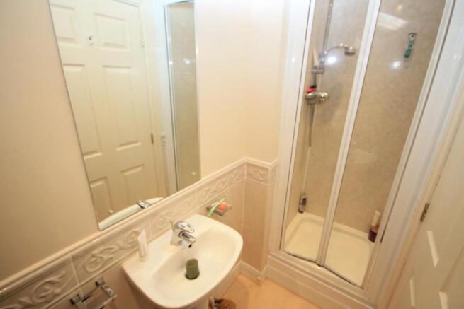 EN-SUITE SHOWER ROOM