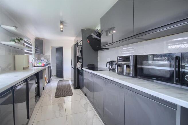 3 bed Semi-Detached for sale Image 8