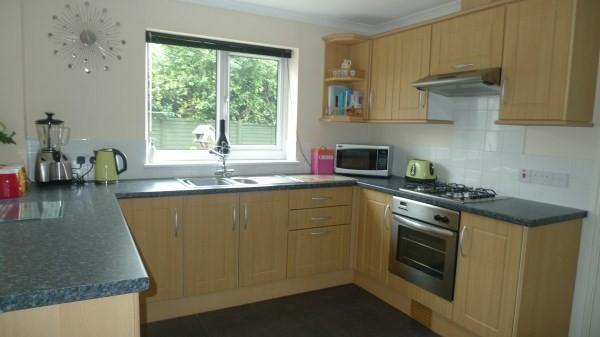 FITTED KITCHEN