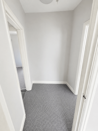 2 bed Terraced to rent Image 8