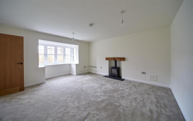 5 bed Detached for sale Image 4