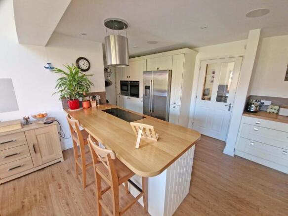 Kitchen2.jpg