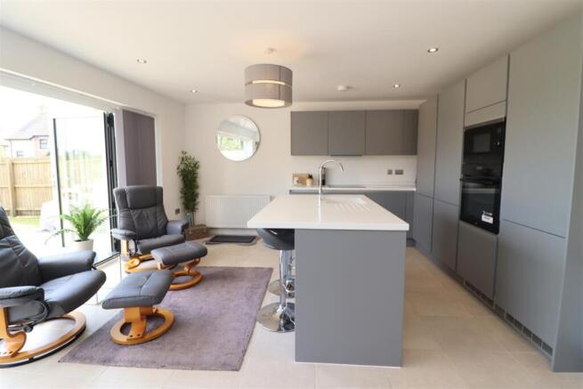 4 bed Detached for sale Image 4