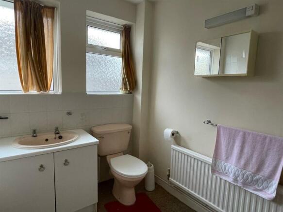 bathroom1.jpg