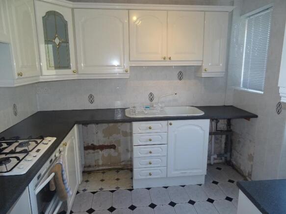 FITTED KITCHEN