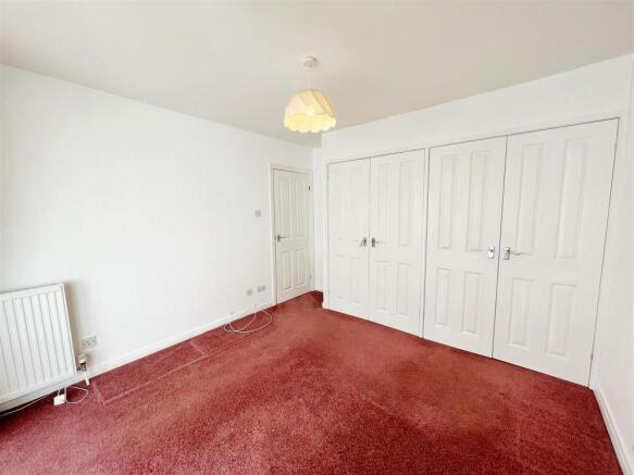 Bedroom 1 pic 2.jpg
