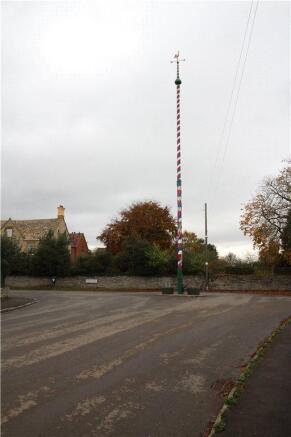 12 Maypole