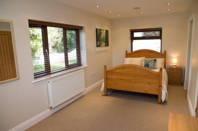 Office/Guest Bedroom 6