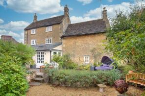 22, Pickwick, Corsham SN13 0HZ