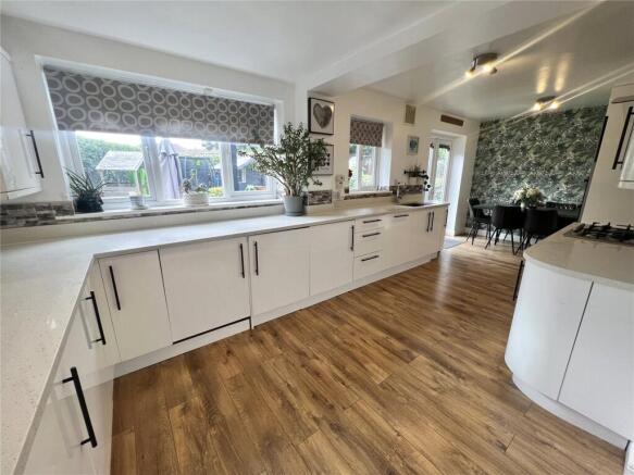 4 bed Detached for sale Image 7