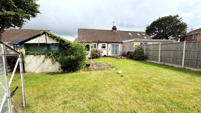 GOOD SIZED REAR GARDEN