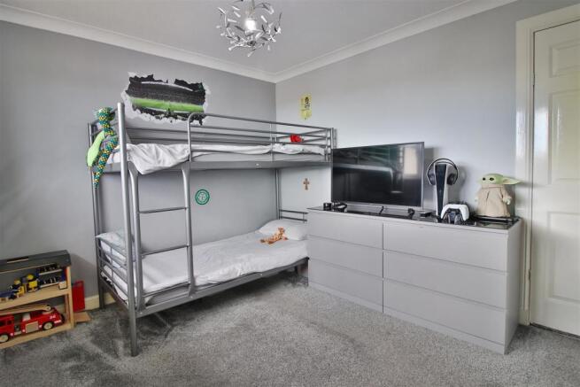 NairnCres_Bedroom1_2.jpg