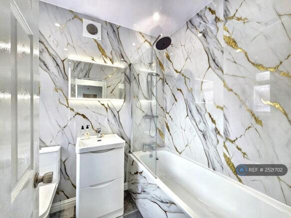 Downstairs Family Bathroom 