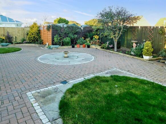 GARDEN 1 