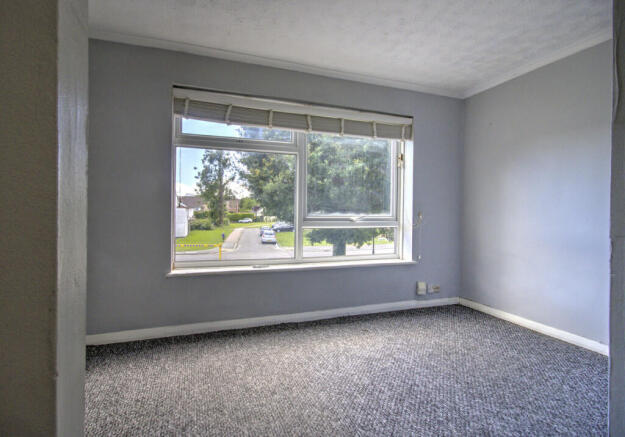 Barnfield Road, Crawley, RH10 photo 5