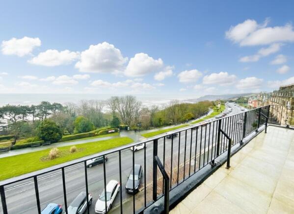 4 bed Apartment for sale Image 12