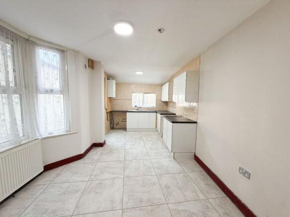 Mayville Rd E11