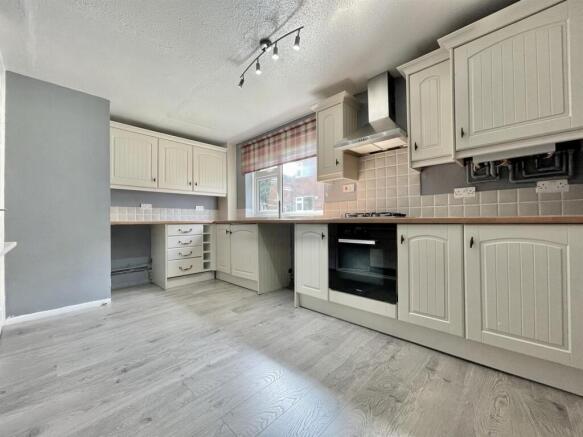 141 Blackden Walk Kitchen.jpeg