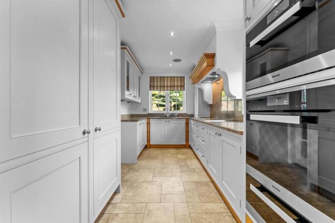 Chelford Road, Prestbury, SK10 photo 4