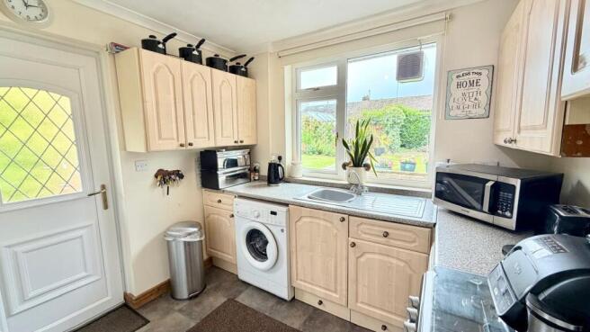 2 bed Semi-Detached Bungalow for sale Image 4