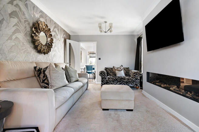 4 bed Detached for sale Image 5
